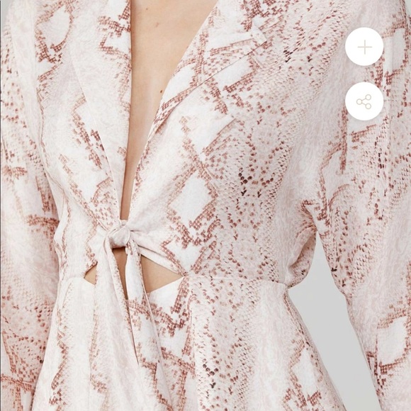 SIGNIFICANT OTHER Reflection Ruffle Mini Romper Snake Print Deep Neck Size 2 - Picture 5 of 16